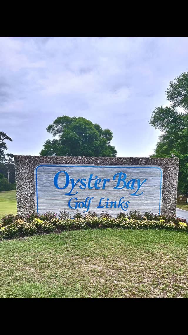 Last round of Brunswick Islands NC GOLF FAM. Thanks to our hosts Abbey and Eric for a wonderful week. New friends Eli and Stephanie Jordan were delightful and great roommates. The rain was light, turkeys galabanting about the course, woodpeckers pecking and alligators just chilling. So peaceful and relaxing atmosphere. 
Check out the great golf. Fresh seafood and  the beautiful beaches. #golfstagram #golfcontentnetwork #couplesgoals #brunswickislandsgolf #brunswickislandsnc