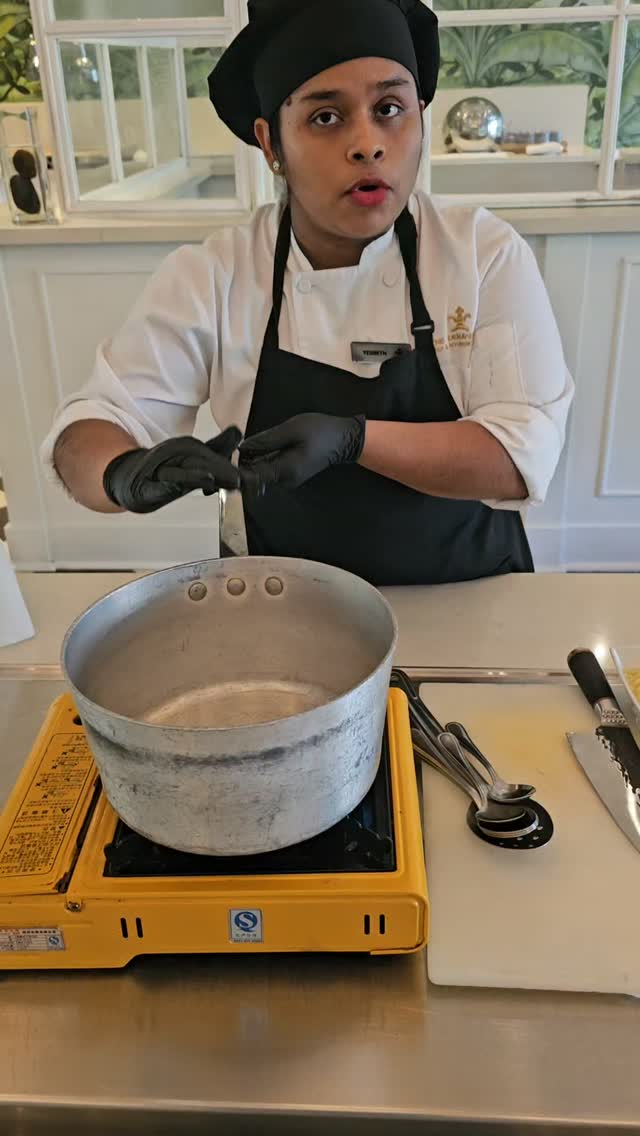 How to cook a Panamanian staple soup called "Sancocho" in under a minute. It is said to prevent and cure most illnesses. 
Ingredients include chicken bone broth, chicken breast, garlic, onions, oregano, culantro (different from cilantro), yams, salt and pepper. Add rice and picante sauce to finished bowls to complete.

A unique guest experience at Marriott Bonvoy Buenaventura Golf and Beach Resort, Autograph Collection in Panama.
#beautifuldestinations #panama #buenaventuraresort #marriottbonvoy #panamanian