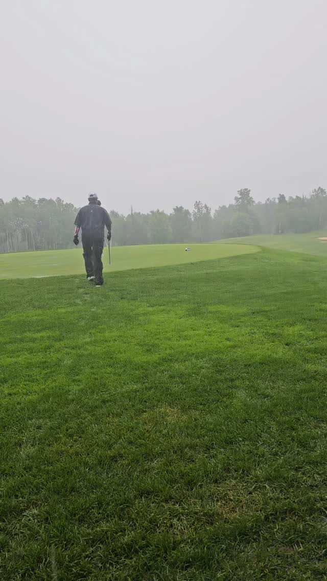 At least we got a few holes in before the skies opened up. The green turned into a pond in a matter of minutes. The rule is on the green auto two putt for par. Shortly thereafter, lightning forced us off. #golfstagram #golfcontentnetwork #instagolf #instagolfers #couplesgoals #golf #beautifuldestinations #instagolflife #distincetravel #travelingram #giantsridge #golfinrain #fairweathergolfers #rainorshine #viceusa #tristategolf #shotscope #ducadelcosma #sqairzgolf #golfingcouples #adventures