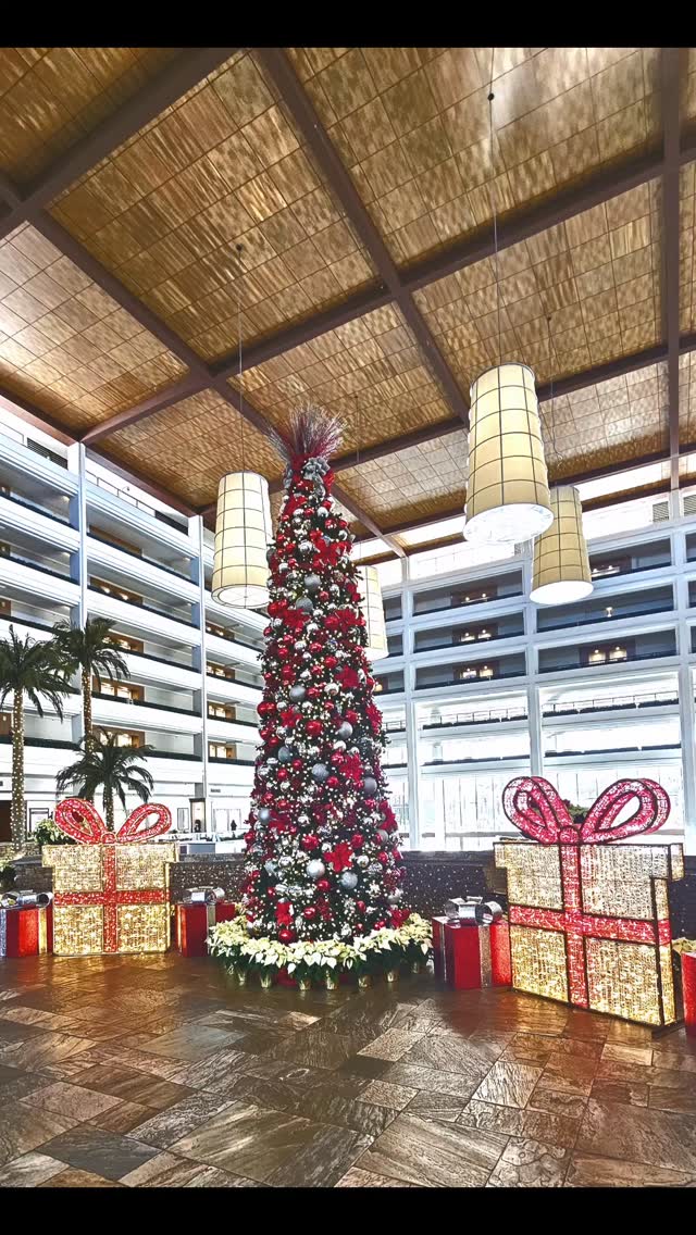 JW MARRIOTT DESERT SPRINGS RESORT AND SPA. What a magical place to visit during the holidays. Great weather and lovely accommodations and adventures. Two championship golf courses, water excursions around property and exceptional dining for a myriad of tastes.
 
The Palm course just completed overseeding and was in a great condition. Panoramic views of snow capped surrounding mountains enhance the beauty of Greater Palm Springs area. The pink flamingos and black swams provide entertainment for tranquil walks along the property many water ponds and streams. #golfstagram #instagolf #instagolfers #instagolflife #golf #golfcontentnetwork #marriottgolf #jwmarriott #jwmariottdesertsprings #vicegolf #tifosioptics #shotscope #sqairzgolf #nailedgolf #golftrips #tristatemagazine #travelingram #couplesgoals #experiencegreaterps #greaterpalmsprings #palmspringscalifornia