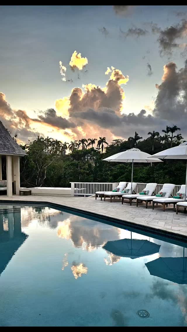 THE TRYALL CLUB, JAMAICA
SEA GLASS VILLA
After a long flight from Phoenix, we arrived at Montego Bay and we're wisked away by Ted Tours J transport to the fabulous 6 bedroom villa called Sea Glass. Our fam group was already there enjoying the perks and panoramic views of the surrounding landscapes and ocean. 
Paradise found! The staff was amazing with libations and savory hors  d'oeuvres. Wow! 

Our dinner was fresh Snapper and vegetables. A lovely pinot noir and key lime pie. 

Fell asleep as soon as our head hit the pillow! Woke up early before anyone and jumped into the jacuzzi for morning coffee , while watching the sun rise. So blessed 🙌 😇 
Playing 18 holes of tropical splendor on The Tryall Golf Club. 
#golf #golfcontentnetwork #couplesgoals #thetryallclub #instatravel beautifuldestinations