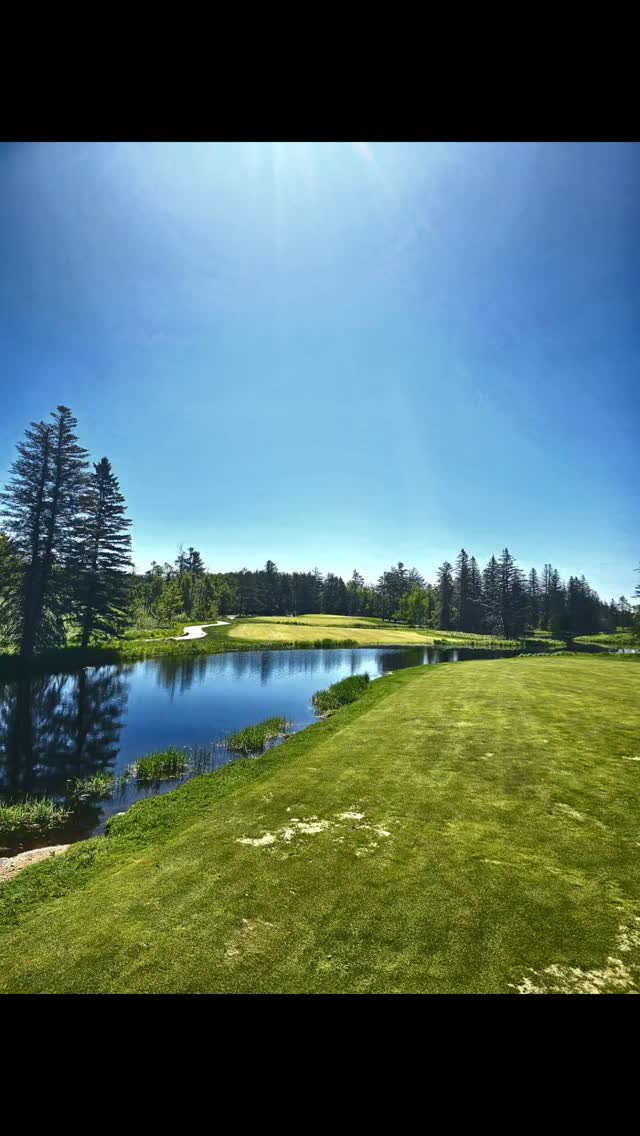 Our first round @garlandgolfresort was on the stunning Reflections course. Extremely tight with forced carries over water and beautiful forests of hardwoods and pine. 

Equal amount of Par 3's, Par 4's and Par5's. Pin placement was brutal. It seemed like every pin was on a Ridge. We will give that Superintendent so grief if we find him.LOL

Gaylord Golf Mecca lives up to the reputation. #golfstagram #golfcontentnetwork #beautifuldestinations #gaylordgolfmecca #garlandlodgeandresort